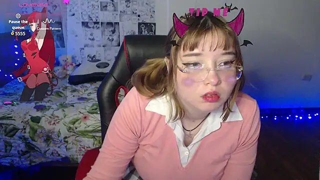 Snapshot of Cherrybloom692 chatting on 02.08.26 Cherrybloom692 online show from 02.08.26