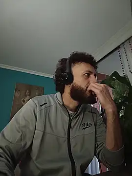 Snapshot of kauzZhomi chatting on 02.04.26 kauzZhomi online show from 02.04.26