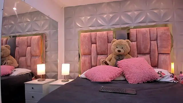 Paris Velvet online show from 04.16.26