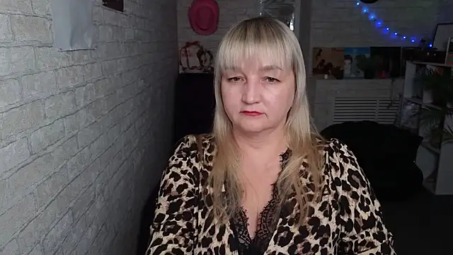 Lily Luxee online show from 02.10.26