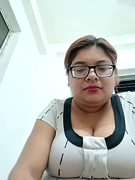 Elie Hallway online show from 04.07.26