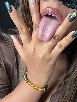 Snapshot of queen-panda chatting on 02.15.26 queen-panda online show from 02.15.26