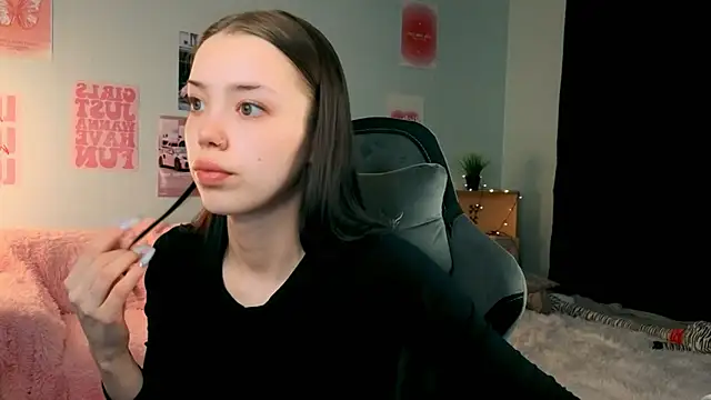 Snapshot of Vexnexe chatting on 02.26.26 Vexnexe online show from 02.26.26