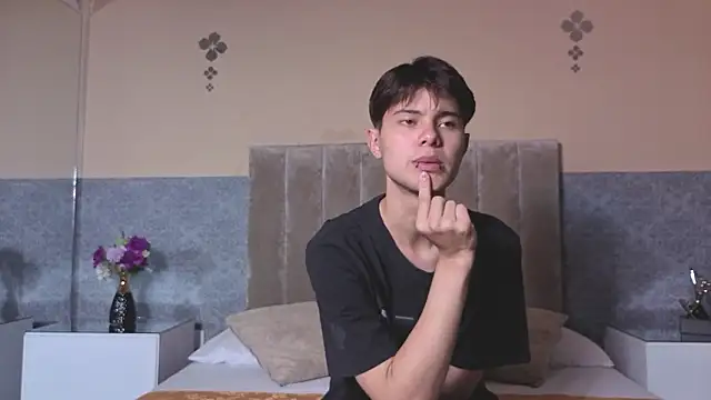 Snapshot of Derek_Sinn chatting on 02.13.26 Derek Sinn online show from 02.13.26