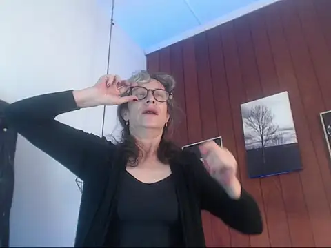 Snapshot of laurasofia45 chatting on 02.18.26 laurasofia45 online show from 02.18.26