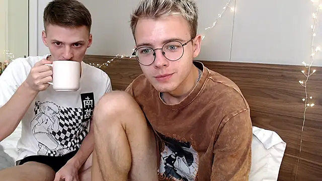 Snapshot of NikiKerryCum chatting on 02.14.26 NikiKerryCum online show from 02.14.26