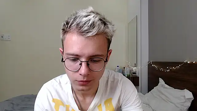 Snapshot of NikiKerryCum chatting on 02.15.26 NikiKerryCum online show from 02.15.26