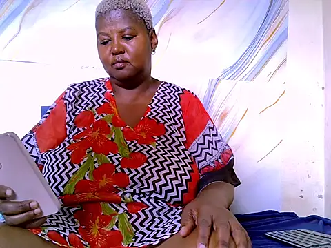 Snapshot of treasure_hunny chatting on 02.13.26 treasure hunny online show from 02.13.26