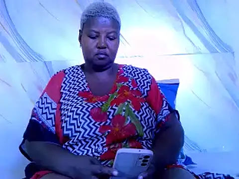 Snapshot of treasure_hunny chatting on 02.20.26 treasure hunny online show from 02.20.26