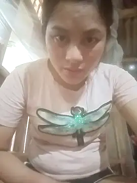 Snapshot of Momo-biki chatting on 04.28.26 Momo-biki online show from 04.28.26