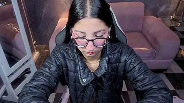 Snapshot of Sophie_jones_b chatting on 02.28.26 Sophie jones b online show from 02.28.26