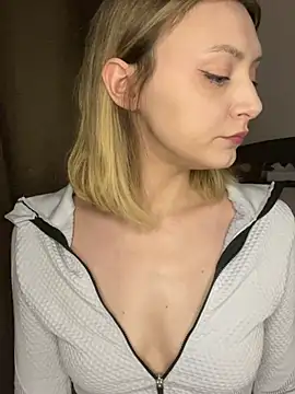 Leecey online show from 04.12.26