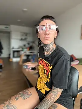 Snapshot of xsadtanas chatting on 02.04.26 xsadtanas online show from 02.04.26