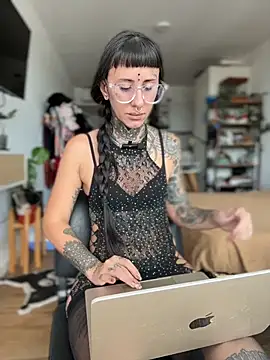 Snapshot of xsadtanas chatting on 02.25.26 xsadtanas online show from 02.25.26