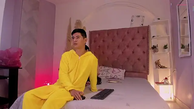 Snapshot of ROUS_AND_ARLEY chatting on 02.05.26 ROUS AND ARLEY online show from 02.05.26