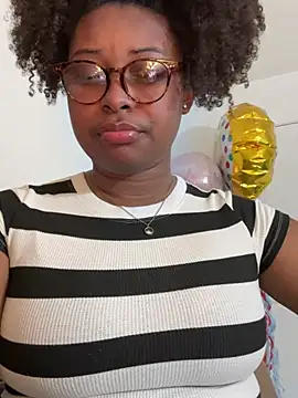 Snapshot of cocoaswretie chatting on 02.27.26 cocoaswretie online show from 02.27.26