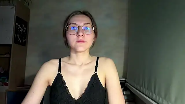 Snapshot of Miaaa_Moon chatting on 06.21.26 Miaaa Moon online show from 06.21.26
