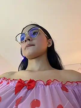 Doll Alaia  online show from 02.25.26