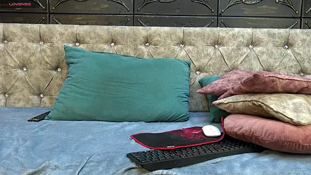 Snapshot of KlaraMuse chatting on 02.13.26 KlaraMuse online show from 02.13.26