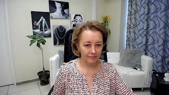 Snapshot of MONA_W chatting on 02.08.26 MONA W online show from 02.08.26