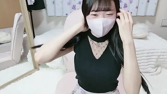 Snapshot of MOE_o0 chatting on 02.25.26 MOE o0 online show from 02.25.26