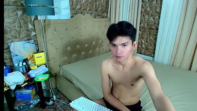 Snapshot of urtwinkjoshx chatting on 02.17.26 urtwinkjoshx online show from 02.17.26