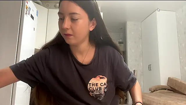 Snapshot of ZyntraLoom chatting on 02.01.26 ZyntraLoom online show from 02.01.26