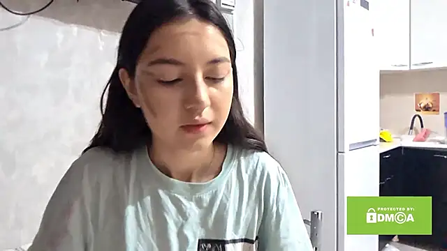 Snapshot of ZyntraLoom chatting on 02.25.26 ZyntraLoom online show from 02.25.26