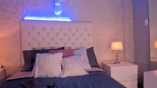 LilyHartt online show from 04.12.26