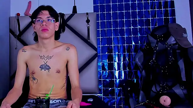 Snapshot of Bennet-Gray chatting on 02.28.26 Bennet-Gray online show from 02.28.26