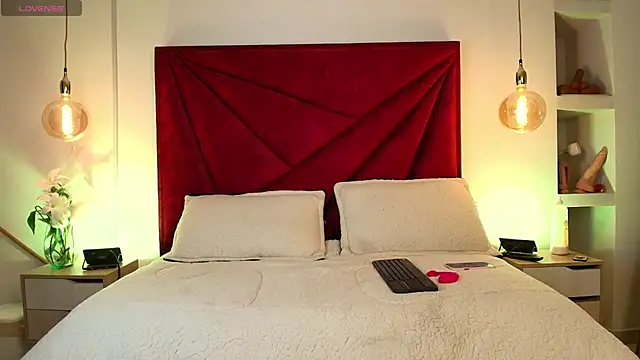 NahomiRoss online show from 04.17.26