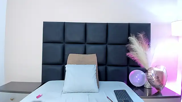 Snapshot of KeniaCarterr chatting on 02.18.26 KeniaCarterr online show from 02.18.26