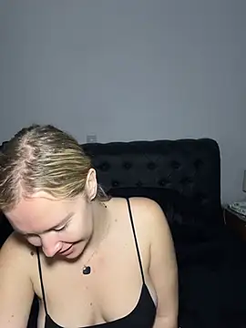 Snapshot of Ellie-rosee chatting on 02.12.26 Ellie-rosee online show from 02.12.26