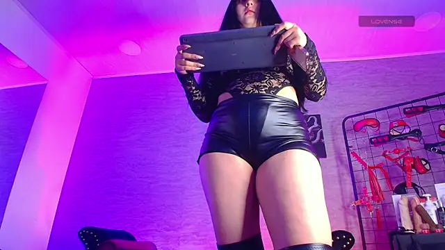 MadameDaphnee online show from 02.04.26