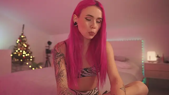 Sarah Pink online show from 12.29.24