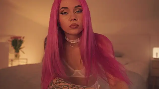 Sarah Pink online show from 02.15.25