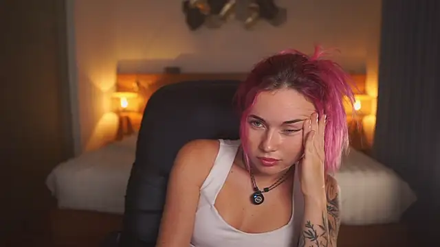 Sarah Pink online show from 07.11.26