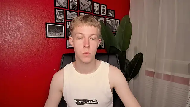 Snapshot of Dylan_Norton chatting on 07.07.26 Dylan Norton online show from 07.07.26