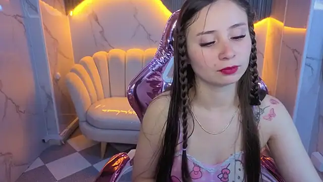 Snapshot of Ariana18_b chatting on 05.21.26 Ariana18 b online show from 05.21.26