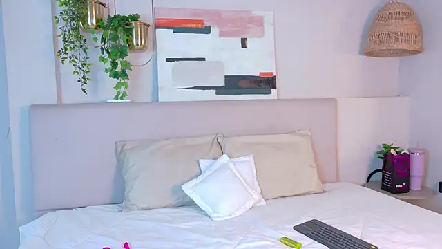 VioletBloomm online show from 02.09.26