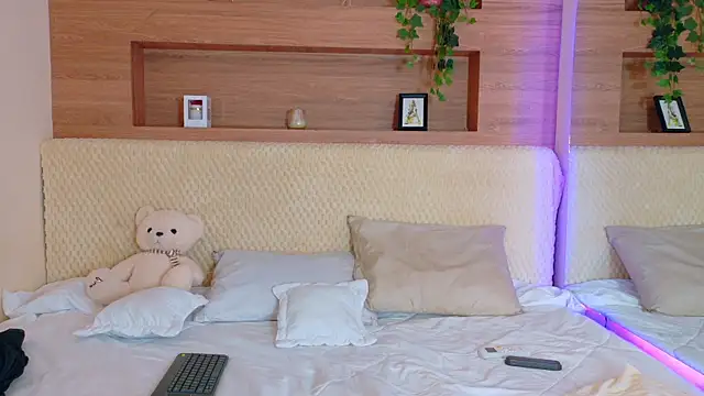 VioletBloomm online show from 02.17.26