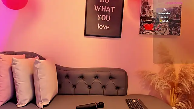 Snapshot of Alison_bellee chatting on 02.13.26 Alison bellee online show from 02.13.26