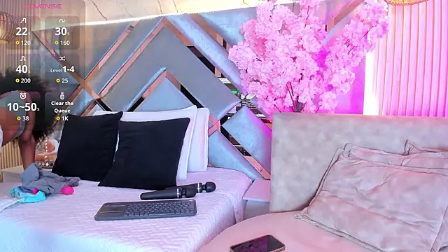 Snapshot of EmmaLovve chatting on 02.13.26 EmmaLovve online show from 02.13.26