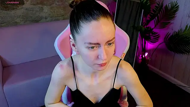 Snapshot of KristineValbuena chatting on 02.17.26 KristineValbuena online show from 02.17.26