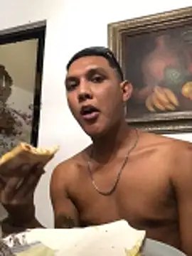 Snapshot of _Usher chatting on 02.28.26 Usher online show from 02.28.26