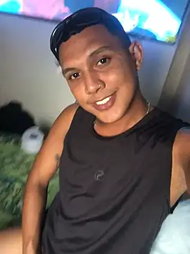 Snapshot of _Usher chatting on 03.01.26 Usher online show from 03.01.26