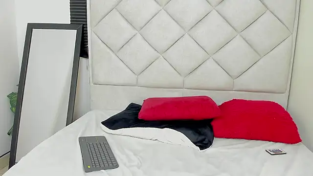 Snapshot of Layla_Charlotte chatting on 02.03.26 Layla Charlotte online show from 02.03.26