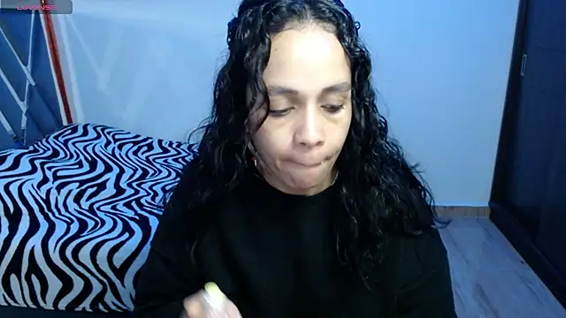 Snapshot of paula_lopez__ chatting on 05.06.26 paula lopez online show from 05.06.26