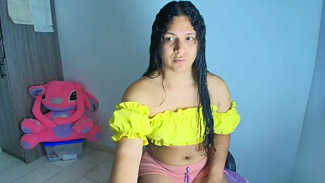 Snapshot of alys_love chatting on 06.18.26 alys love online show from 06.18.26