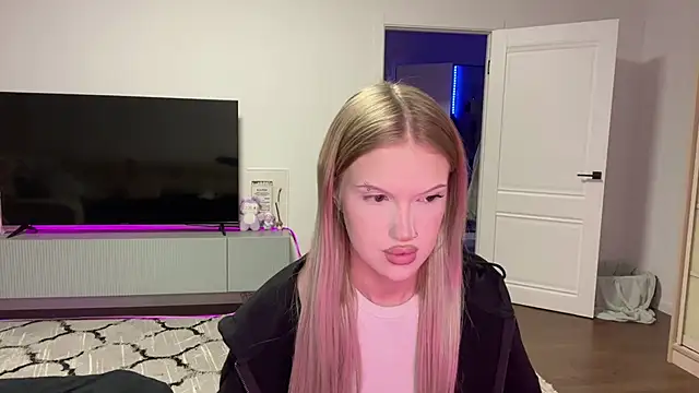 Snapshot of DannSago chatting on 02.24.26 DannSago online show from 02.24.26